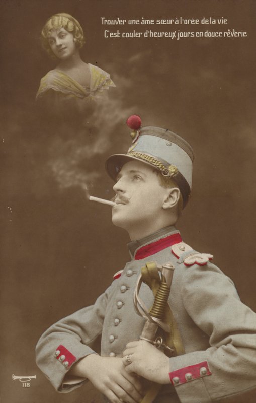 Egy fiatal katona a szerelméről álmodozik (színezett fotó) alkotó: French Photographer