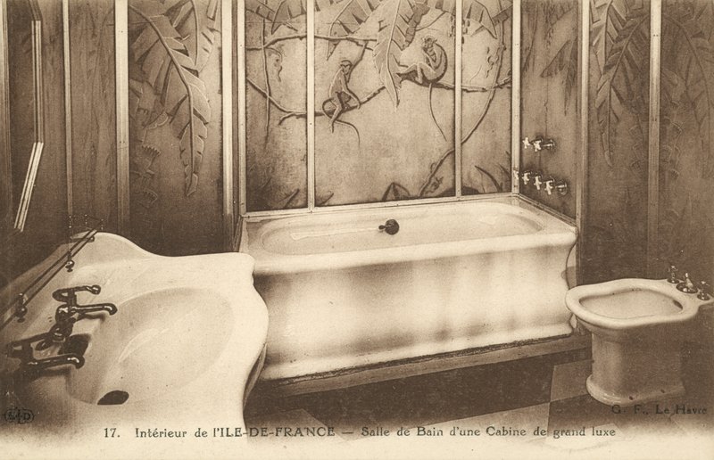 Fürdőszoba egy luxuskabinban az Ile de France francia óceánjáró fedélzetén (f/w fotó) alkotó: French Photographer