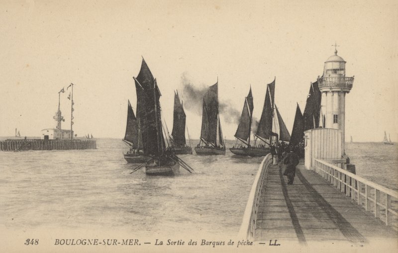 Boulogne-sur-Mer, elhagyva a halászhajókat (f/w fotó) alkotó: French Photographer