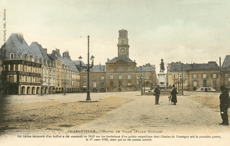 Charleville, Városháza, Place Ducale alkotó: French Photographer