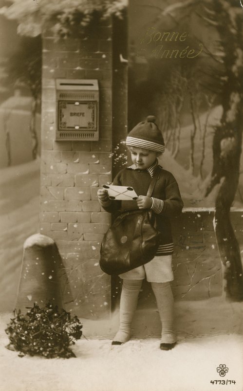 Gyermek levelet küldeni készül alkotó: French Photographer