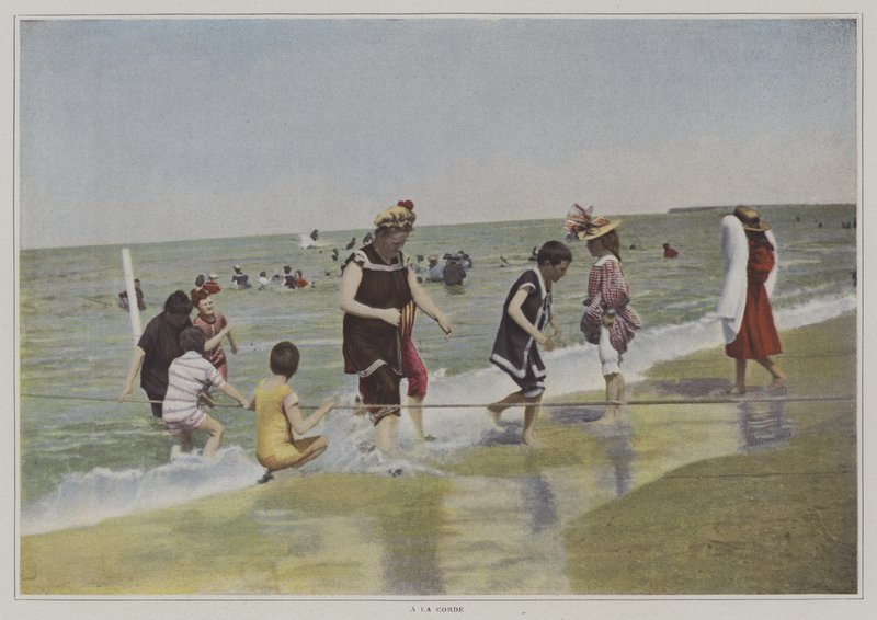 Kötéllel játszó gyerekek a strandon (színes fotó) alkotó: French Photographer