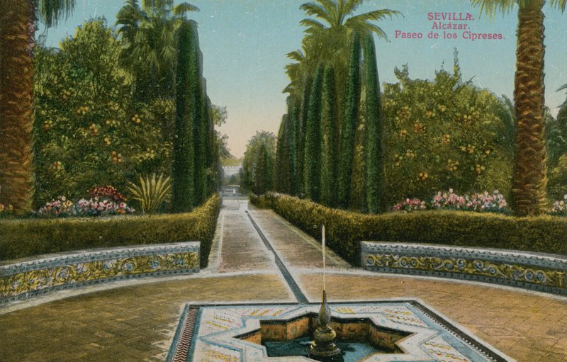 Cypress Walk, Alcazar, Sevillában, Spanyolországban. 1913-ban feladott képeslap. alkotó: French Photographer