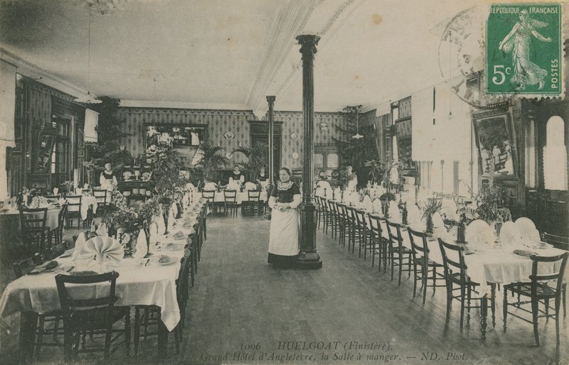 A Grand Hotel dAngleterre étkezője, Huelgoat, Bretagne. 1913-ban feladott képeslap. alkotó: French Photographer