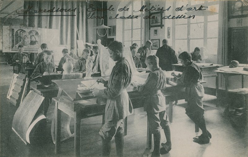 Rajzóra egy művészeti iskolában, Franciaországban. 1913-ban feladott képeslap. alkotó: French Photographer