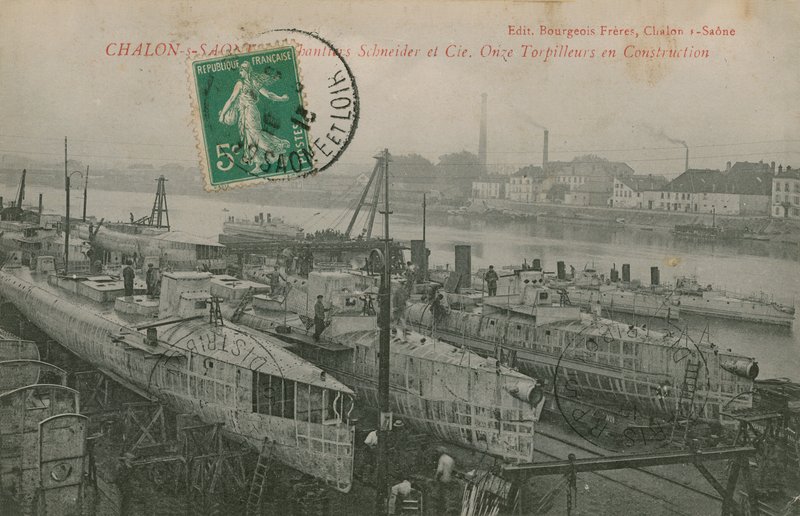 A kelet-franciaországi Chalon-sur-Saone-ban tizenegy torpedóhajót építenek a Schneider and Co. 1913-ban feladott képeslap. alkotó: French Photographer
