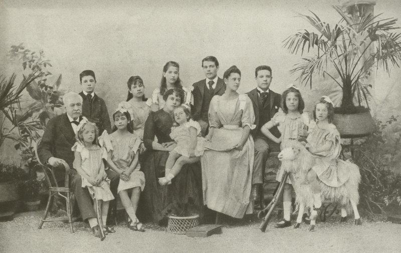 Ferdinand De Lesseps feleségével és gyermekeivel (f/w fotó) alkotó: French Photographer