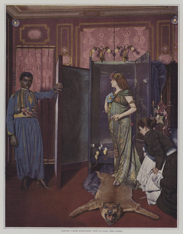 Sarah Bernhardt francia színpadi színésznő az öltözőjében Morand és Sylvestre Izeil című drámájának címszerepére való jelmezében (színes fotó) alkotó: French Photographer