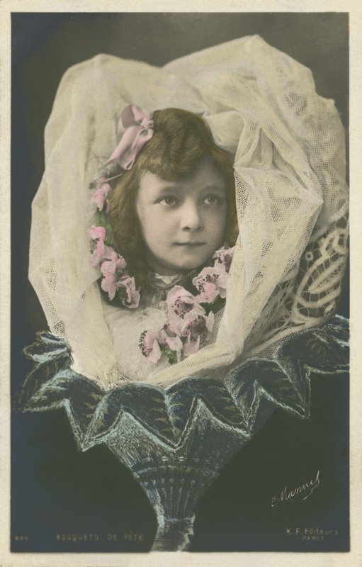 Lány virágban (színes fotó) alkotó: French Photographer
