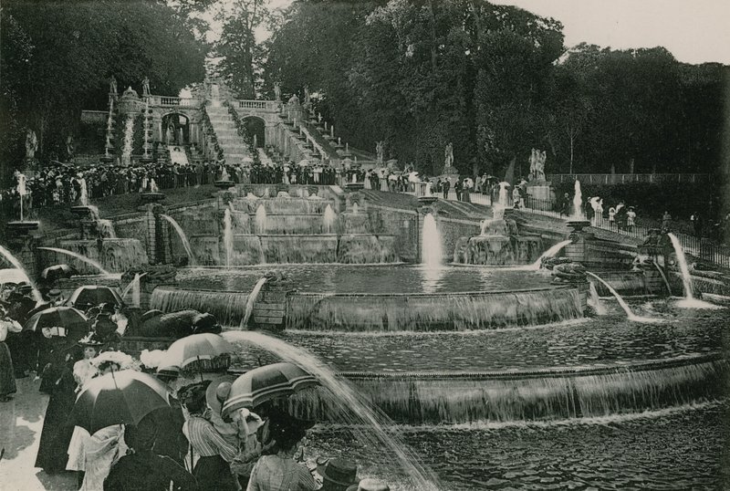 La Cascade le Jour des Grandes Eaux, Vízesés, a vízi munkák napja (fotógravírozás) alkotó: French Photographer