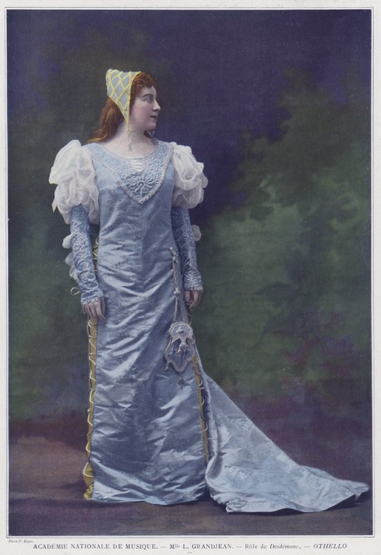 Louise Grandjean Desdemona szerepében az Othelloban (színes fotó) alkotó: French Photographer
