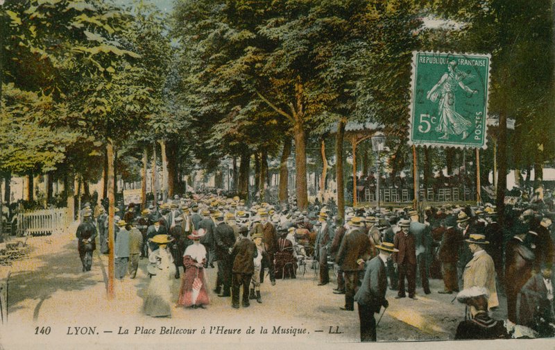 Lyon, Place Bellecour a zene idején alkotó: French Photographer