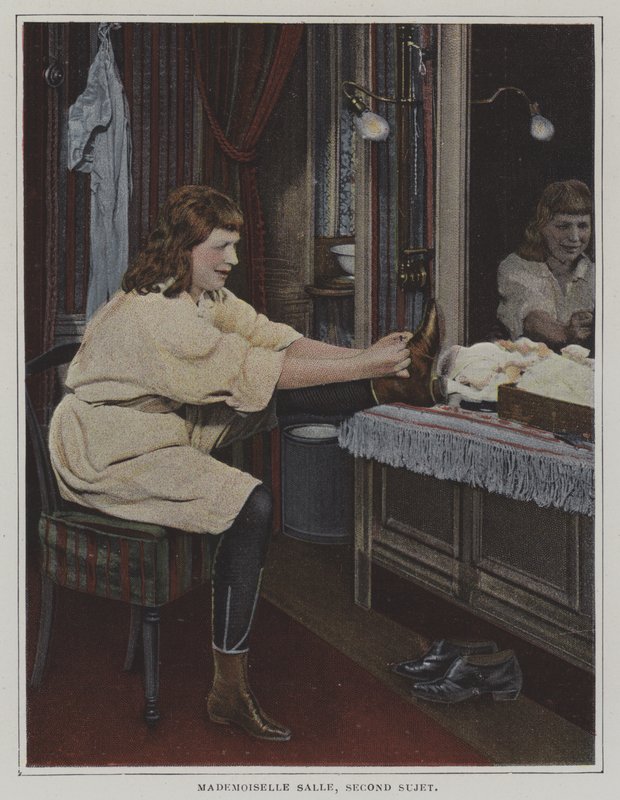 Mademoiselle Salle, második sujet, az öltözőjében (színes fotó) alkotó: French Photographer