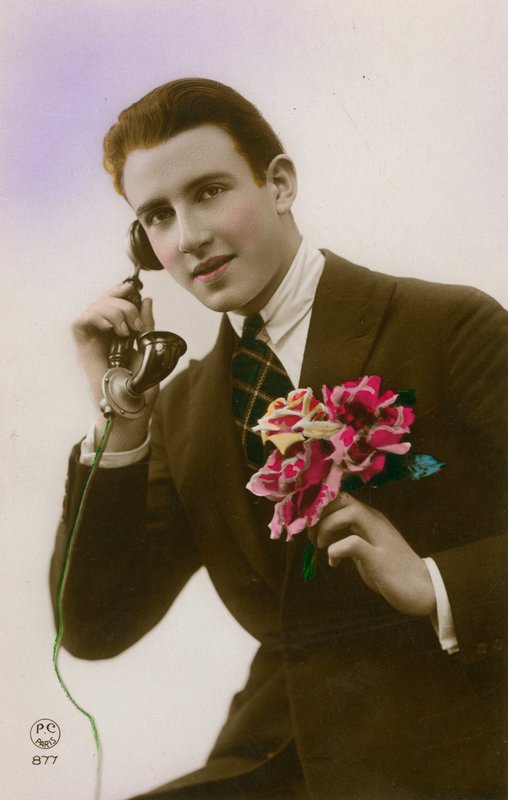 Férfi a telefon, gazdaság virágok alkotó: French Photographer