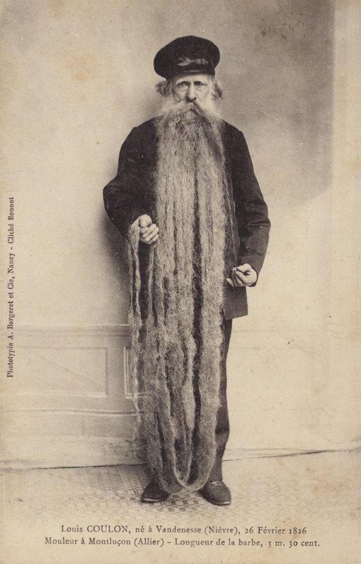 Férfi rendkívül hosszú szakállal alkotó: French Photographer