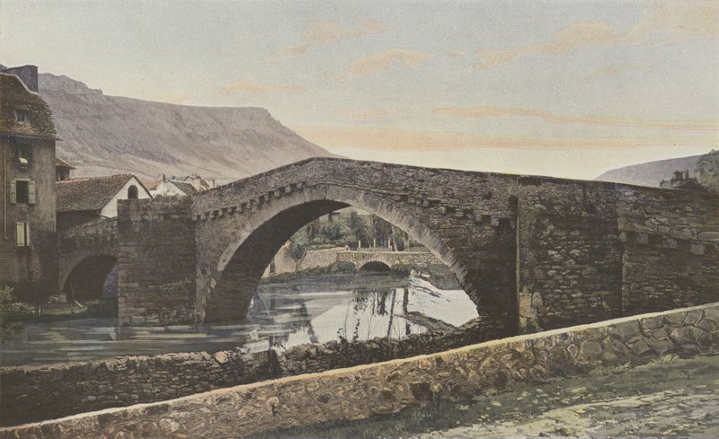 Mende, Pont Notre-Dame, a telken alkotó: French Photographer