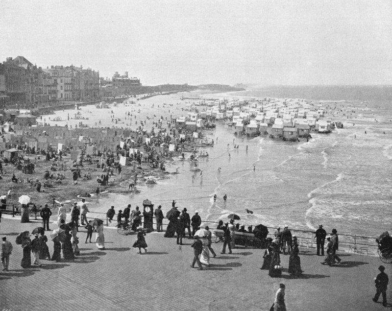 Ostend - A Kursaal és a tengerpart (f/w fotó) alkotó: French Photographer