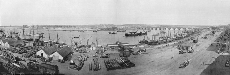 Panoráma a Rade-re és a Pont de Bordeaux-ra, Kilátás a vámhivatalból (f/w fotó) alkotó: French Photographer
