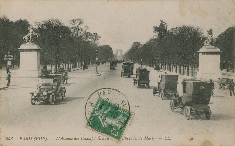 Párizs – Avenue des Champs-Elysees. 1913-ban feladott képeslap. alkotó: French Photographer