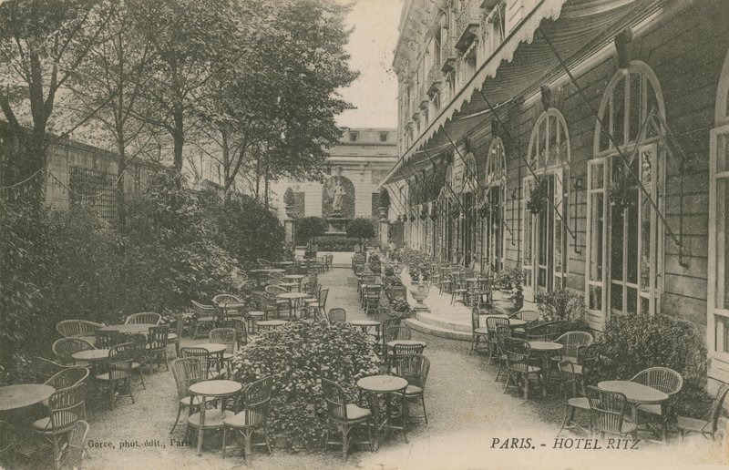 A Hotel Ritz terasza, Párizs. 1913-ban feladott képeslap. alkotó: French Photographer