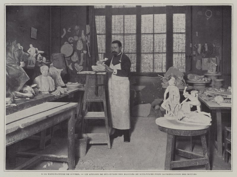 Formák készítése a franciaországi Sevres porcelángyár műhelyében (f/w fotó) alkotó: French Photographer