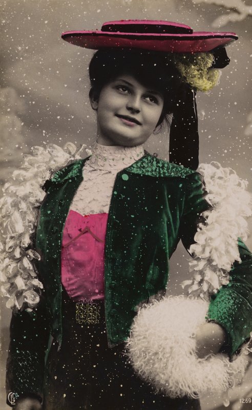 Csinos lány, szép ruhában, a hóban alkotó: French Photographer