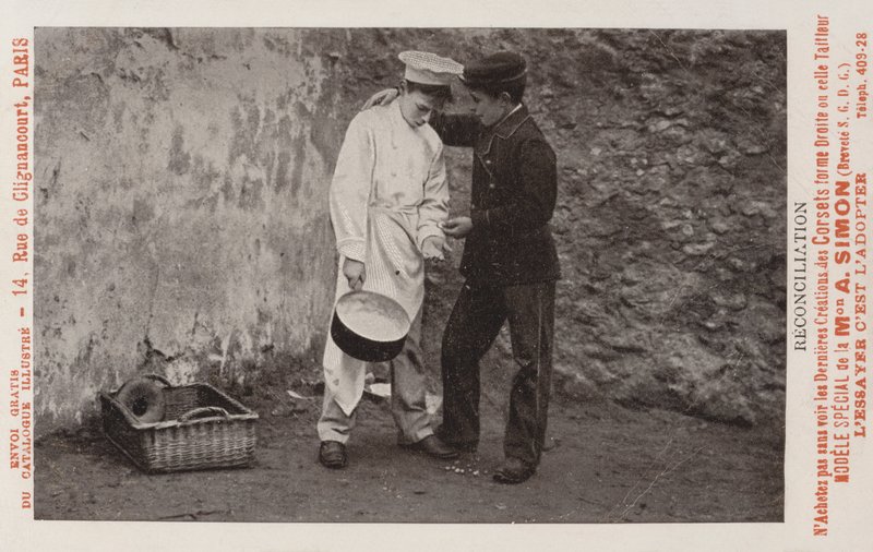 Megbékélés két fiú között, akik szállodában vagy étteremben dolgoznak alkotó: French Photographer