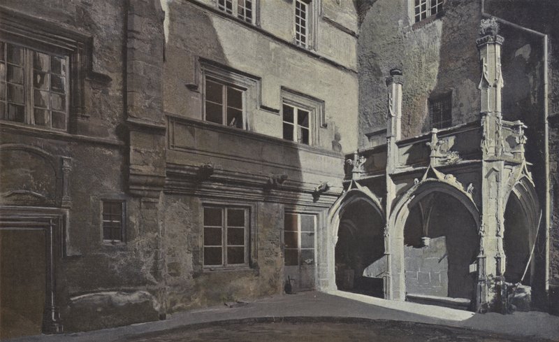 Rodez, ház a Place dEstaingon, kilátással az udvarra alkotó: French Photographer