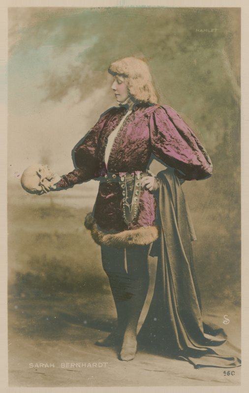 Sarah Bernhardt jelmezben, mint Hamlet alkotó: French Photographer