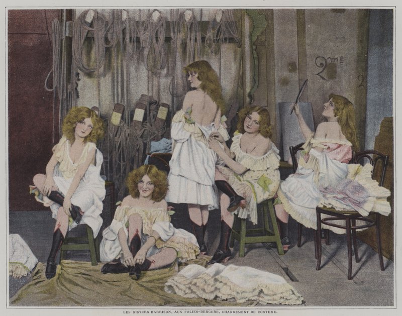 A Barrison Sisters a Folies-Bergerében jelmezváltás közben alkotó: French Photographer