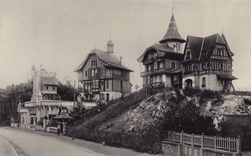 A Village Suisse és a rue Saint-Jean, Le Touquet, 1893-ban alkotó: French Photographer