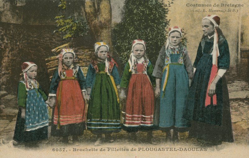 Hagyományos breton ruha (színes fotó) alkotó: French Photographer