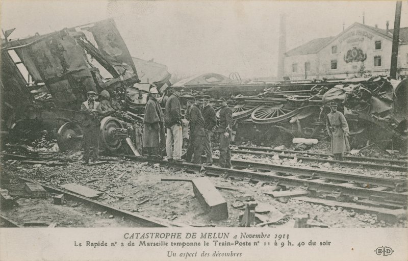 Vonatbaleset a franciaországi Melunban, 1913. november 4. Kilátás a törmelékre. 1913-ban feladott képeslap. alkotó: French Photographer