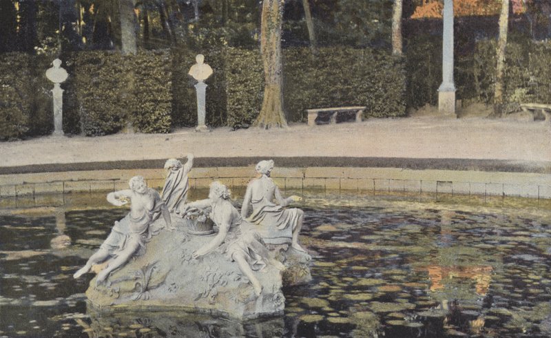 Trianon, a nimfák kútja alkotó: French Photographer