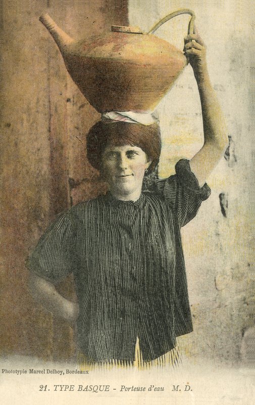 Baszk típus, vízhordozó alkotó: French Photographer