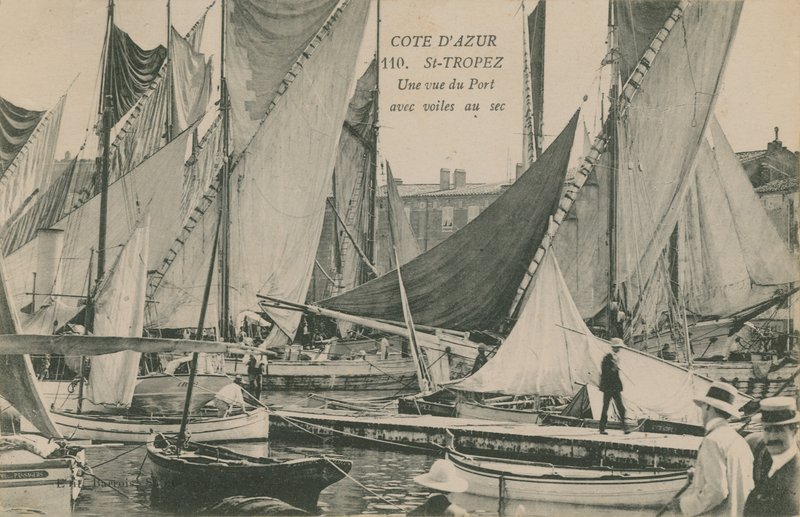 Kilátás a kikötőre vitorlásokkal, St Tropez, Cote dAzur. 1913-ban feladott képeslap. alkotó: French Photographer