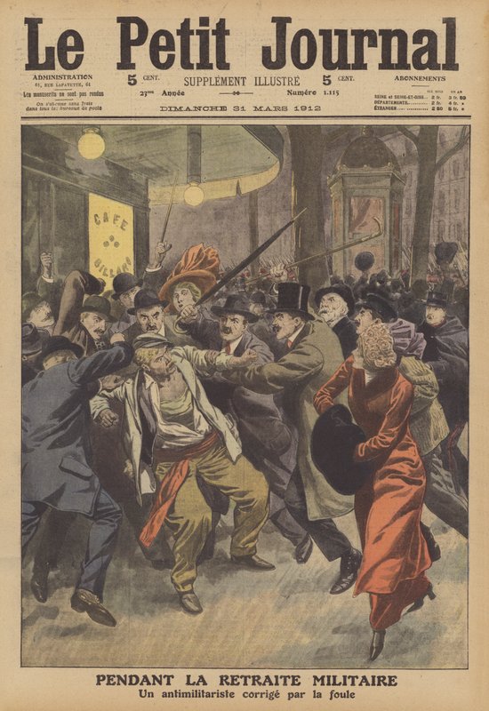 Egy francia antimilitaristát tömeg támadott meg egy katonai parádén (színes litho) alkotó: French School
