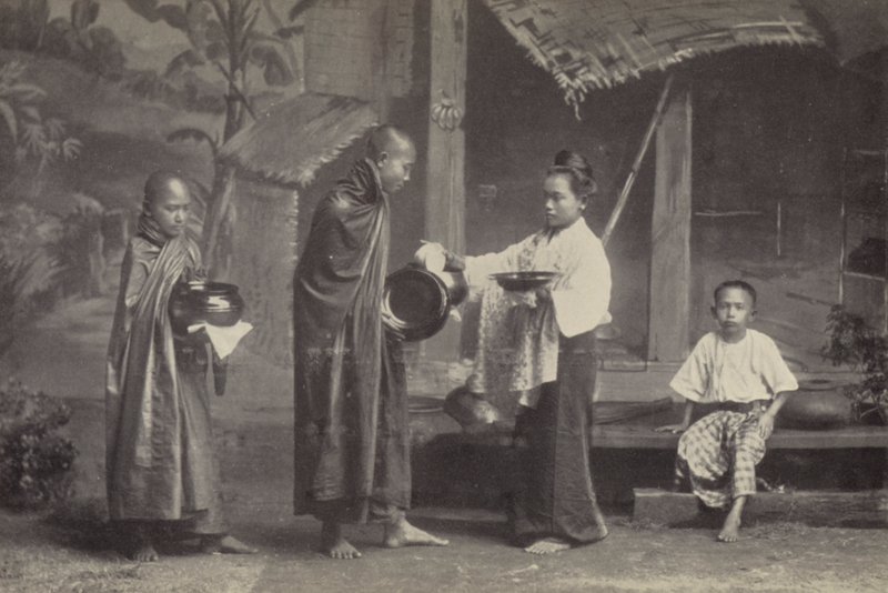 Burma: Pongyi a koldustáljával (f/w fotó) alkotó: Georges Bertin Scott