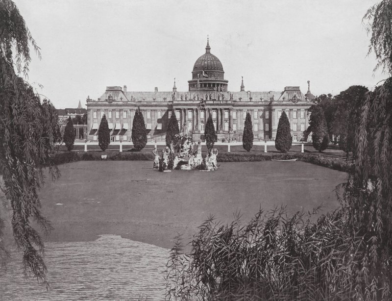 Potsdam, Városi Palota és Neptunusz-kút (fekete-fehér fotó) alkotó: German Photographer