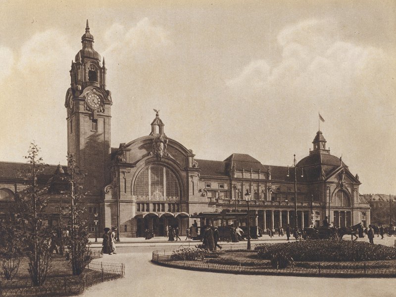 Wiesbaden, központi pályaudvar (fekete-fehér fotó) alkotó: German Photographer