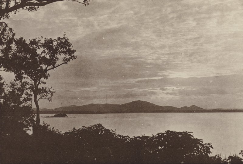 Ceylon romvárosai: Minneria (f/w fotó) alkotó: Henry W. Cave