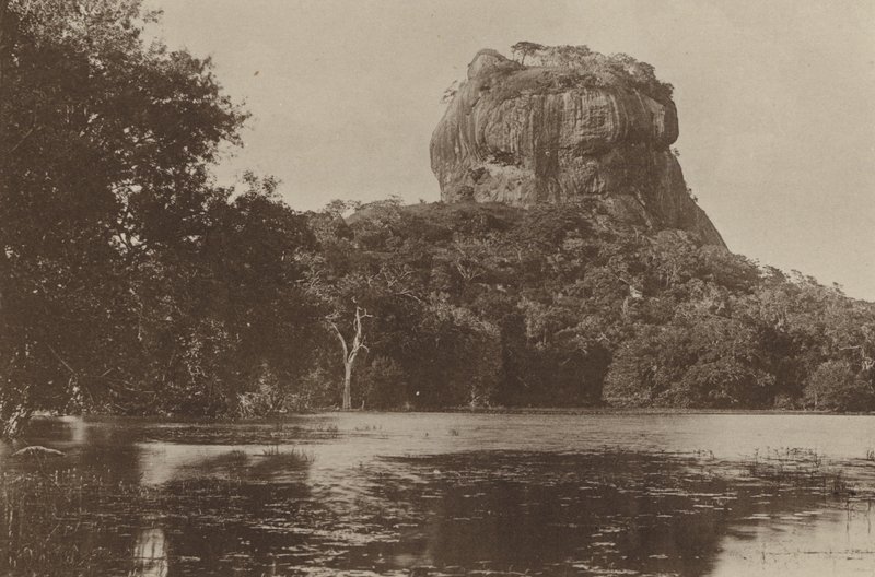 Ceylon romvárosai: Sigiri (f/w fotó) alkotó: Henry W. Cave