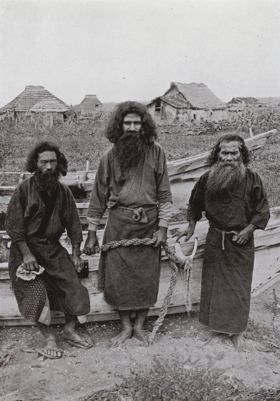 Happukonno, a vadász (középen) és két Ainu halász (f/w fotó) alkotó: Herbert Ponting
