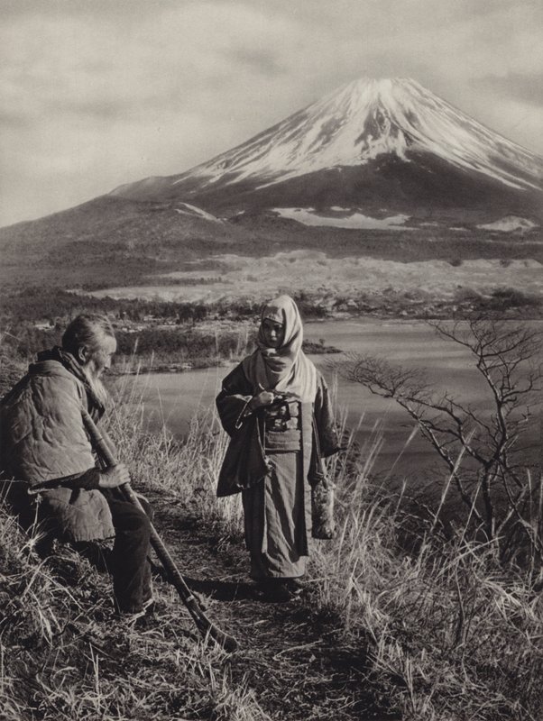 Japán az 1920-as években: Fuji, Japán legszentebb hegye (f/w fotó) alkotó: Herbert Ponting