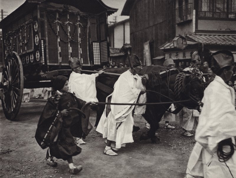 Japán az 1920-as években: magas rangú személyek sintóista temetése (f/w fotó) alkotó: Herbert Ponting