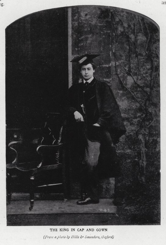 VII. Edward király habarcstáblában és köntösben az Oxfordi Egyetemen (f/w fotó) alkotó: Hills and Saunders