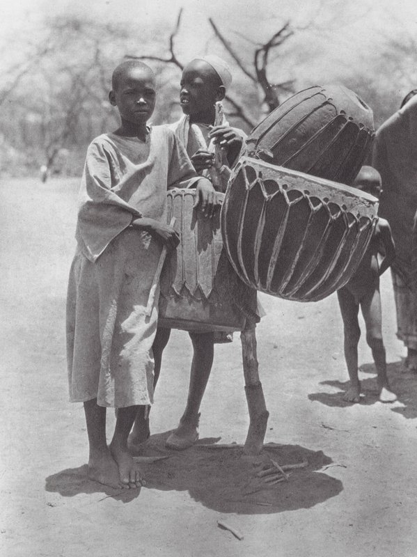 Afrika: Aulad Hamid dobok (fekete-fehér fotó) alkotó: Hugo Adolf Bernatzik