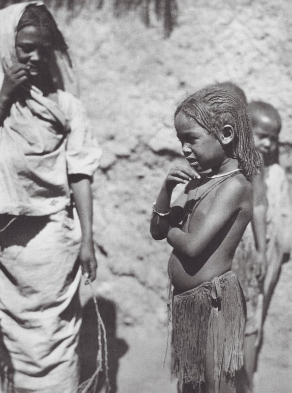 Afrika: Omdurmanban (fekete-fehér fotó) alkotó: Hugo Adolf Bernatzik