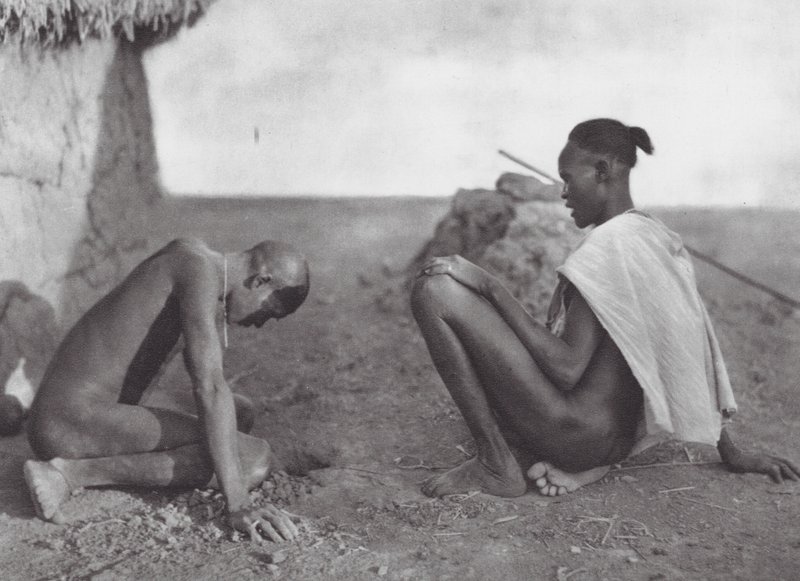 Afrika: (fekete-fehér fotó) alkotó: Hugo Adolf Bernatzik
