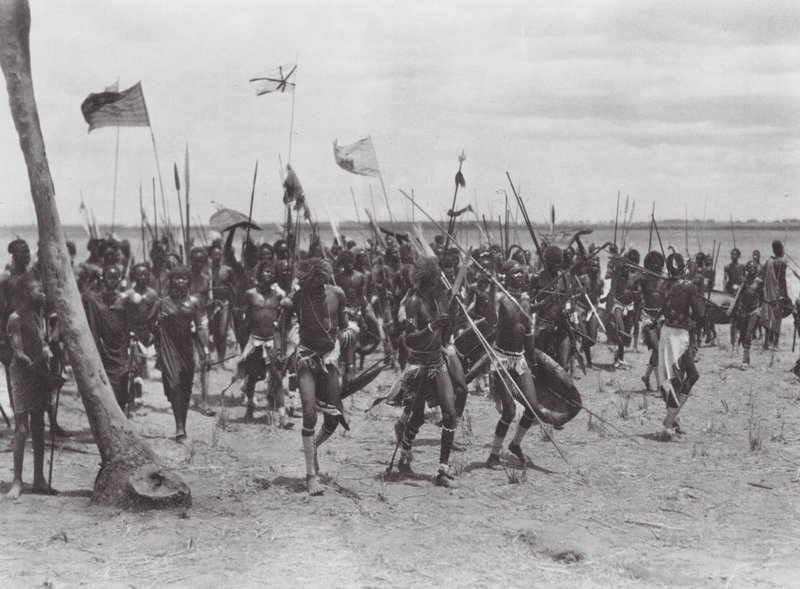Afrika: Tonga közelében (fekete-fehér fotó) alkotó: Hugo Adolf Bernatzik